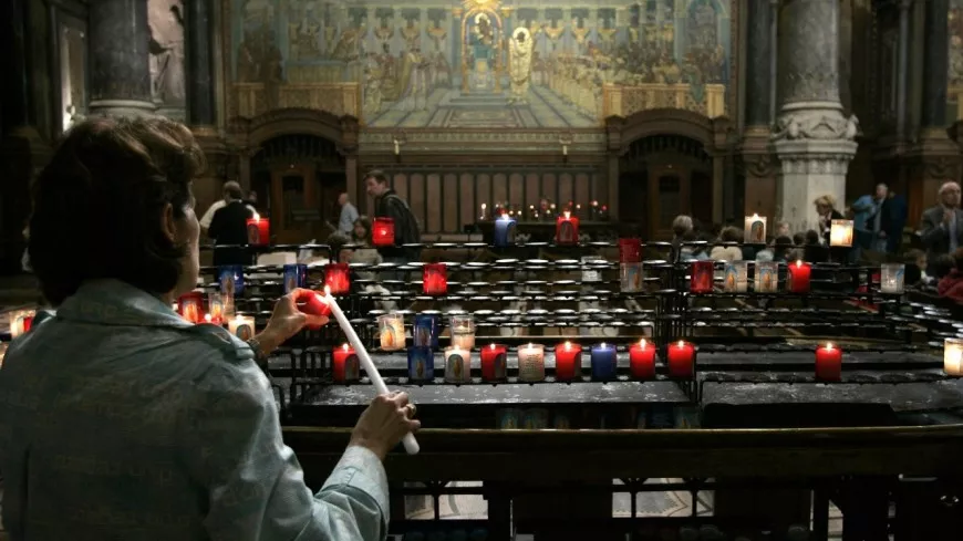 Lyon : dans une église, il renverse une croix et revient voler un chandelier 