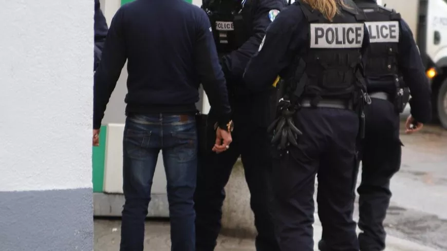 Fusillade en Isère : cinq hommes interpellés après l’hospitalisation d’un père et son fils à Lyon