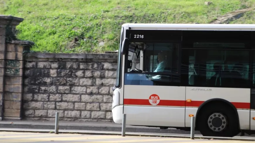 Bus bloqué par un poids lourd à Lyon : un septuagénaire blessé lors d'une altercation avec les livreurs