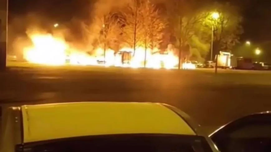 Près de Lyon : une dizaine de véhicules incendiés à Vénissieux