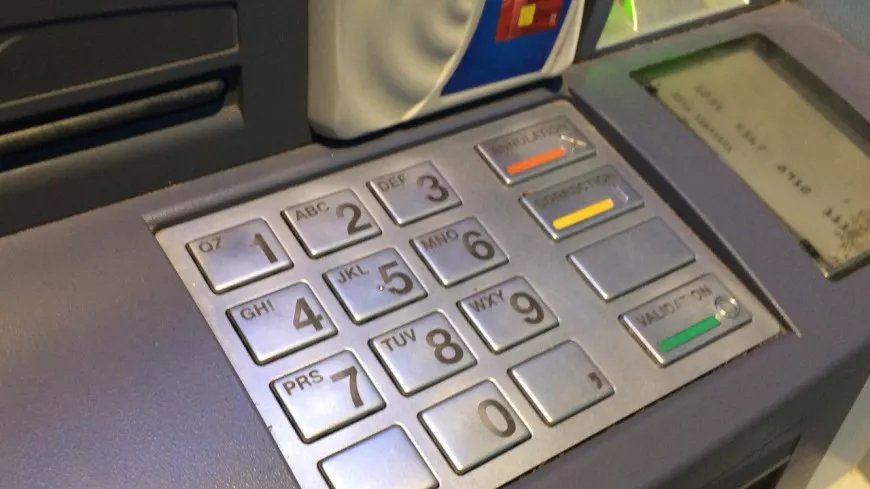 Lyon : l'adolescente vole une carte bancaire mais échoue à retirer de l'argent car elle n'avait pas retenu le bon code