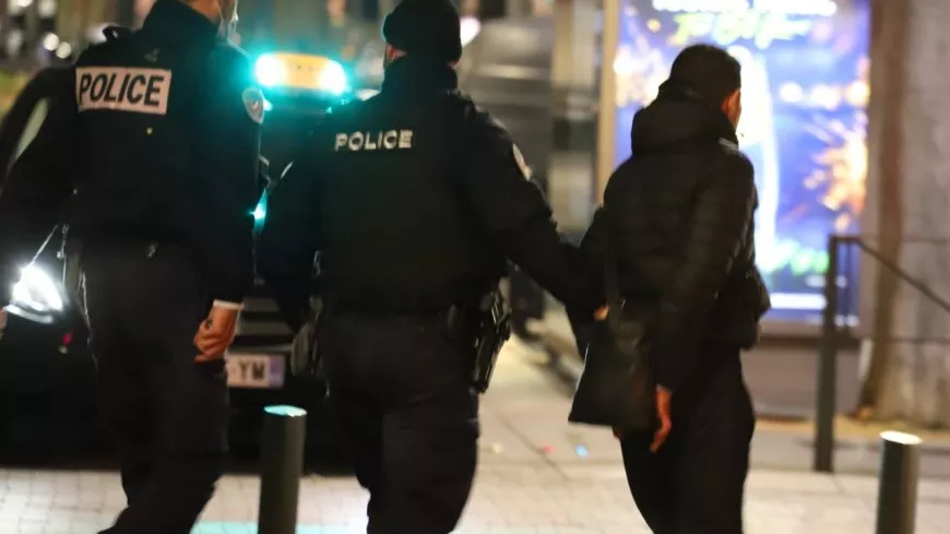 Lyon : un policier fait une lourde chute en tentant d'interpeller un adolescent qui ne respectait pas le couvre-feu