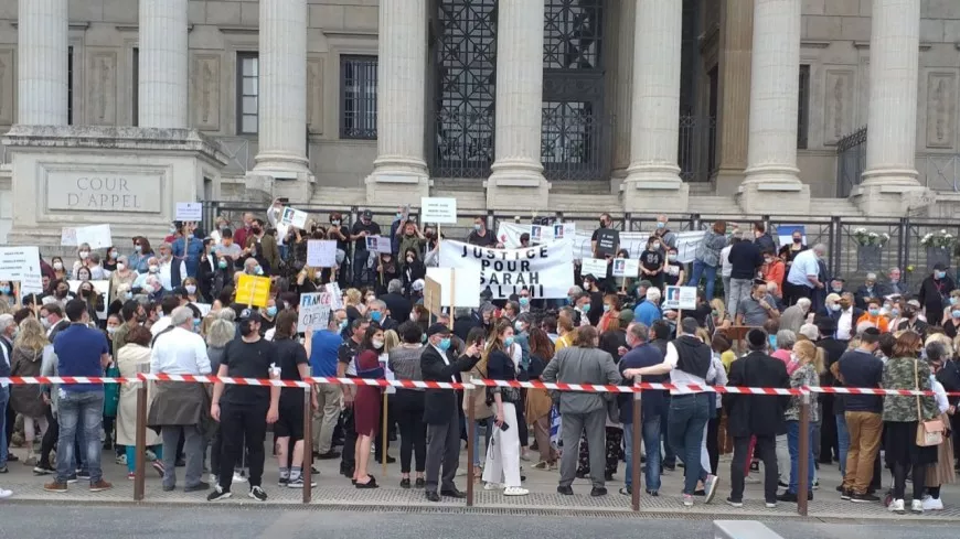 Lyon : plus de 1000 personnes devant le palais des 24 colonnes demandent "justice pour Sarah Halimi"