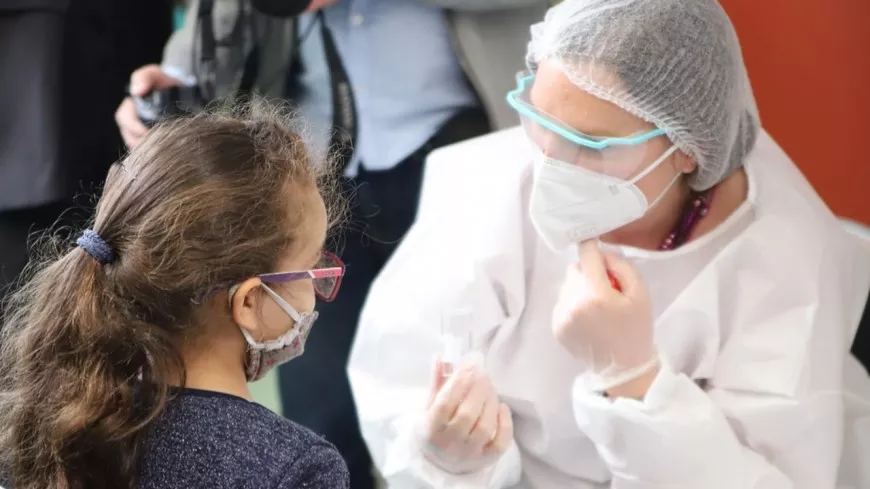 Rentrée scolaire : 18 000 tests salivaires déployés cette semaine dans l'Académie de Lyon