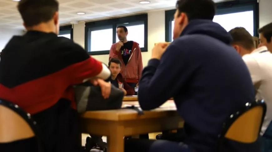 Lyon : les collégiens et lycéens font leur retour en classe