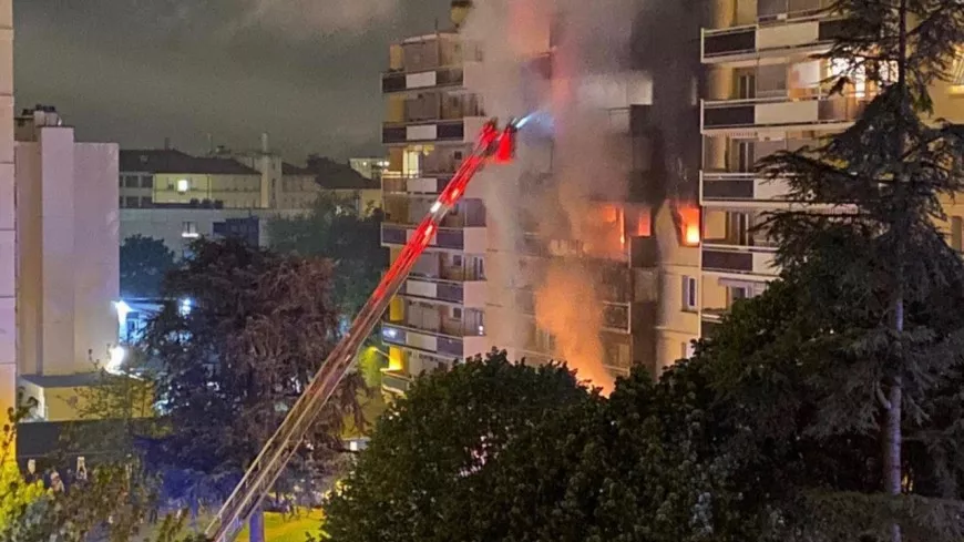 Sainte-Foy-lès-Lyon : douze blessés lors du violent incendie d'un immeuble (MàJ)