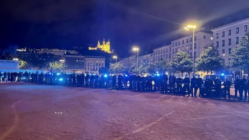 Lyon : l’hommage des policiers à Éric, le fonctionnaire abattu mercredi à Avignon