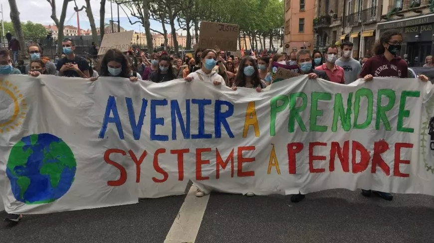 Marche pour le climat : 4500 personnes dans les rues de Lyon selon la police