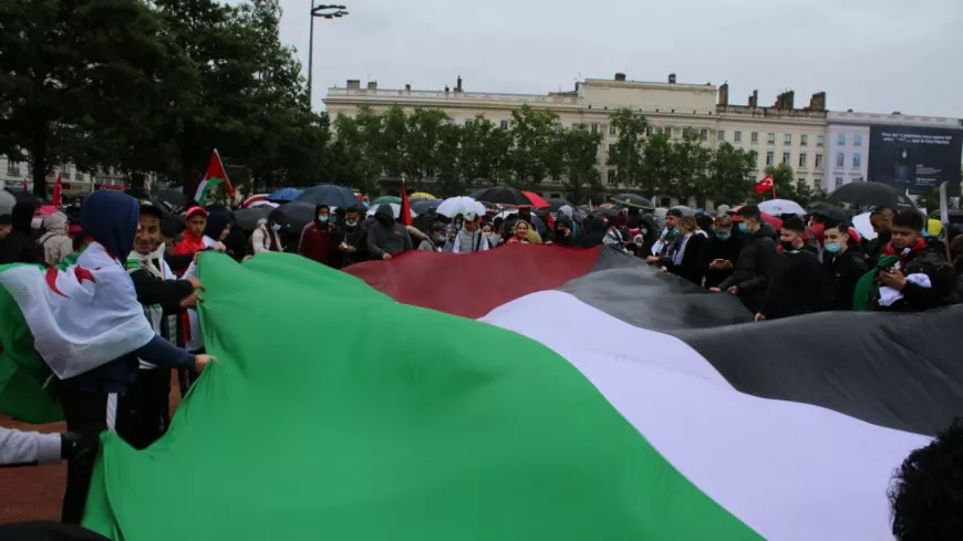 Lyon : près de 1000 personnes place Bellecour pour le rassemblement pro-Palestine