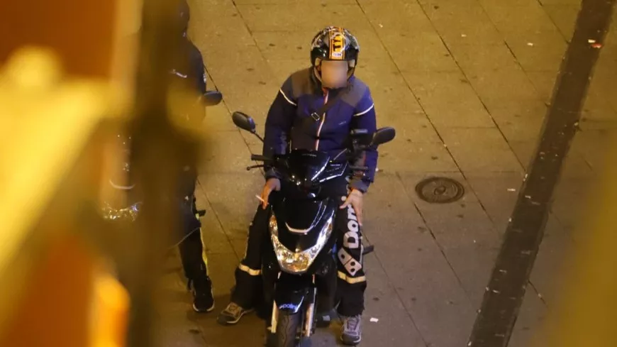 Près de Lyon : il fait du rodéo urbain devant le commissariat, les policiers saisissent son scooter