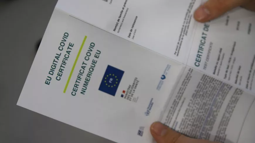 Covid-19 : une Lyonnaise placée en détention provisoire dans une affaire de trafic de faux certificats de vaccination
