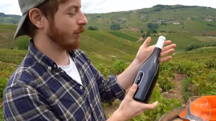 Le célèbre youtubeur Cyrilmp4 se lance dans le vin avec un beaujolais