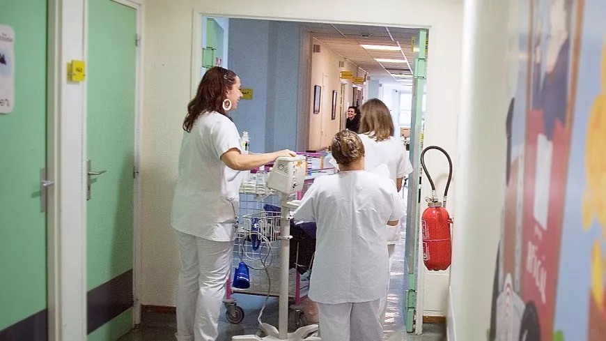 Lyon : qui en veut aux soignantes de l’hôpital Jean-Mermoz, victimes de malaises ?