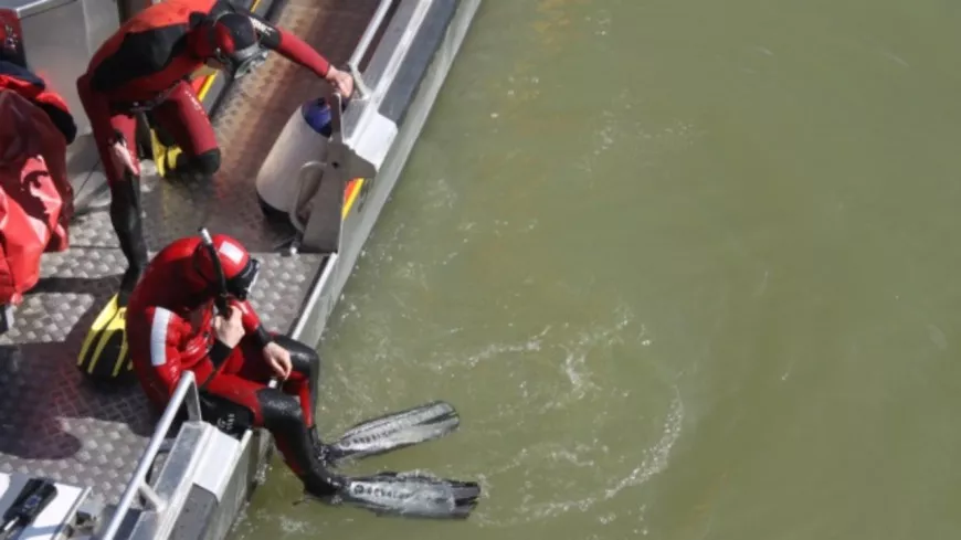 Des témoins aperçoivent un cartable flotter dans le Rhône, un important dispositif de secours déployé au sud de Lyon