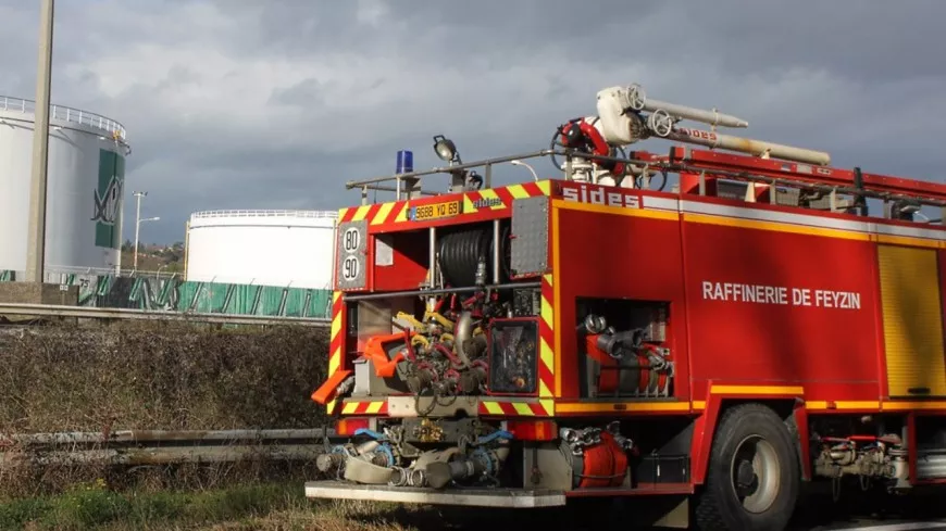 Près de Lyon : une fuite d'hydrocarbures provoque un incendie à la raffinerie de Feyzin