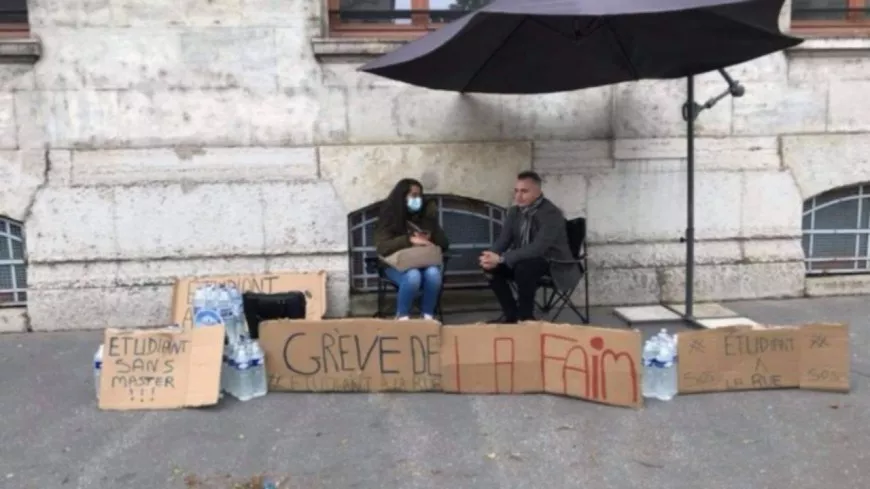 Etudiants sans master à Lyon : "On ira jusqu'au bout de la grève de la faim"