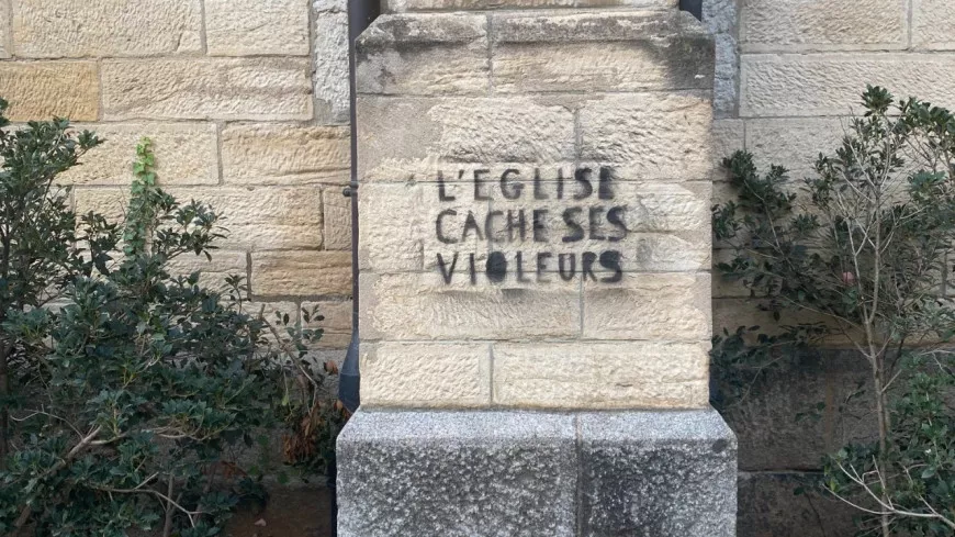 Lyon : des tags dénonçants les viols de prêtres découverts sur une église