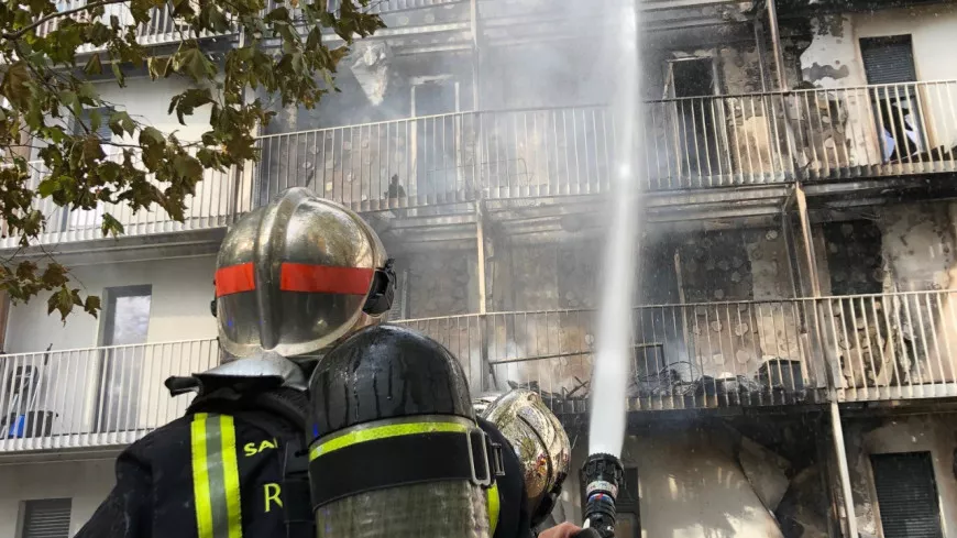 Près de Lyon : plusieurs appartements détruits par le feu à Vénissieux