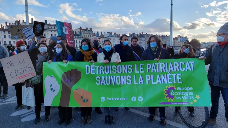 Lyon : entre 4000 et 7500 manifestants contre les violences faites aux femmes, Grégory Doucet en tête de cortège