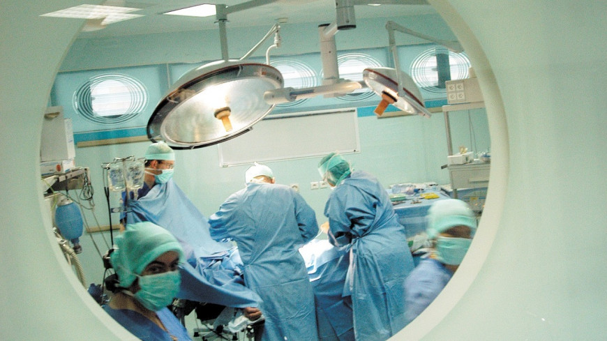 Lyon : les HCL parviennent &agrave; implanter une r&eacute;tine artificielle &agrave; une patiente