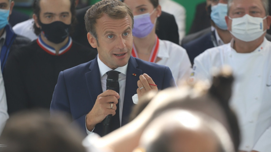 &quot;Tr&egrave;s envie d'emmerder&quot; les non-vaccin&eacute;s : Emmanuel Macron repris de vol&eacute;e par des &eacute;lus &agrave; Lyon