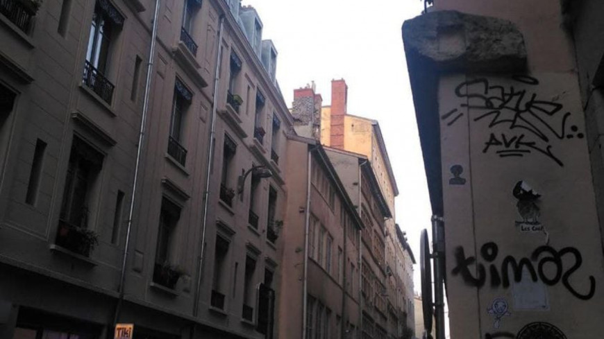 Lyon : une chute de chemin&eacute;e g&ecirc;ne la circulation dans le 1er arrondissement