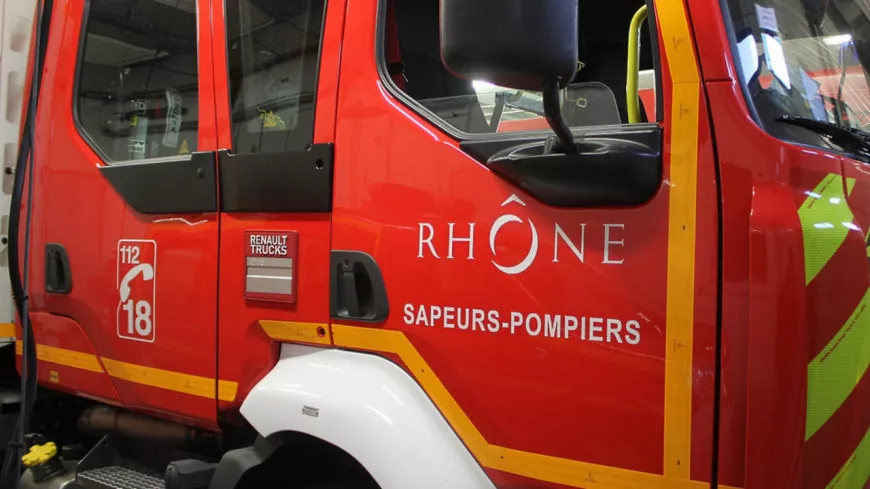 Les pompiers mobilisés sur un feu d'appartement à Lyon