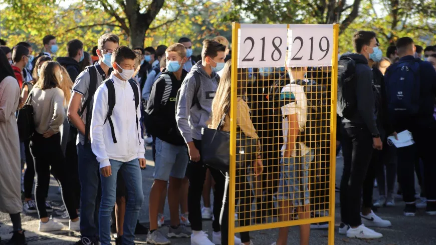 Covid-19 : près de 1000 classes fermées dans l’académie de Lyon, le nombre de cas chez les élèves explose