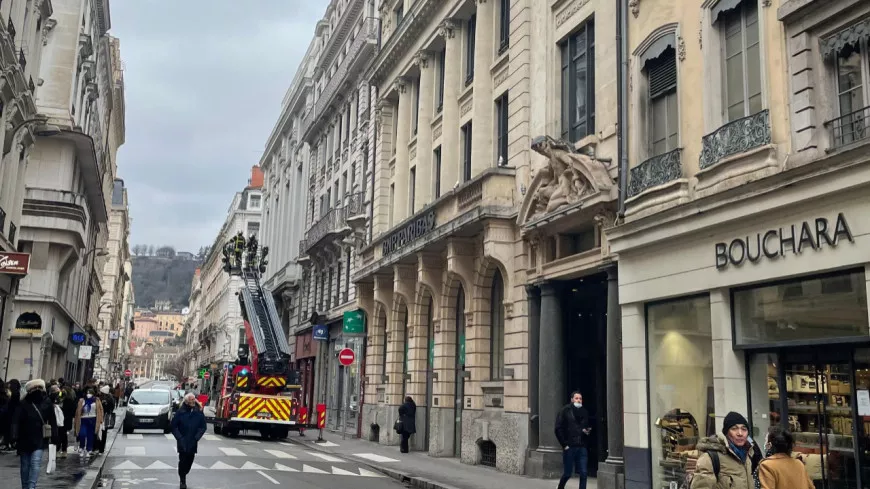 Lyon : les pompiers mobilisés sur un incendie dans un restaurant