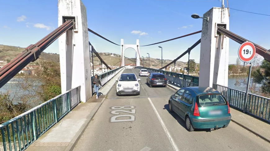 Près de Lyon : face au risque de rupture de câbles, le pont de Condrieu passe à une limitation à 3,5 tonnes