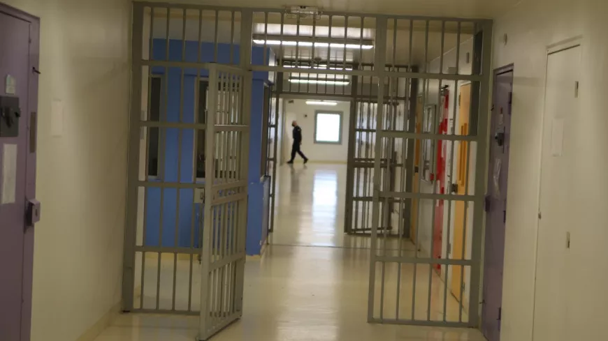 Prison de Lyon-Corbas : quel enfer derrière les barreaux ?
