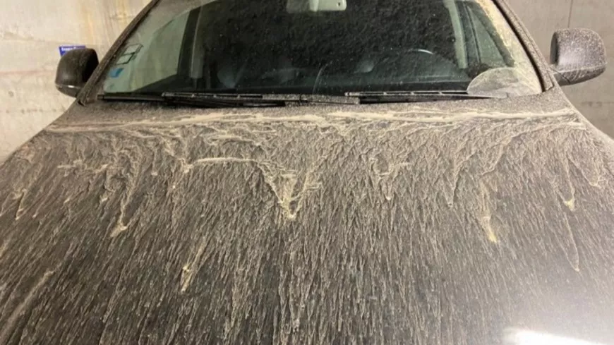 Lyon : découvrez pourquoi les voitures sont couvertes de poussière ce mardi matin