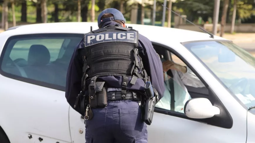 Lyon : sans permis, il menace et insulte les policiers qui le contrôlent