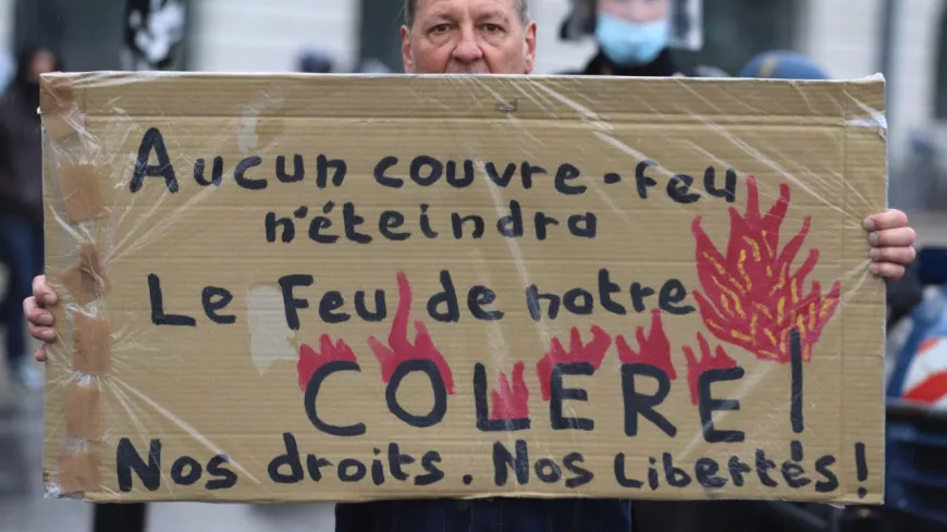 Lyon : nouvelle manifestation des anti-pass accompagnée d’une collecte alimentaire pour les salariés suspendus
