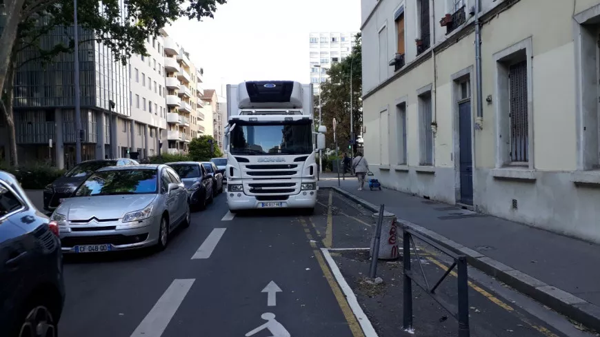 Lyon : la Ville à Vélo organise un concours pour élire les pires “Garés Comme une Merde”