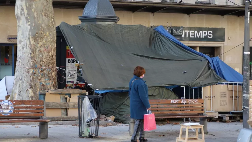 Lyon : le campement de SDF place de la République bientôt démonté