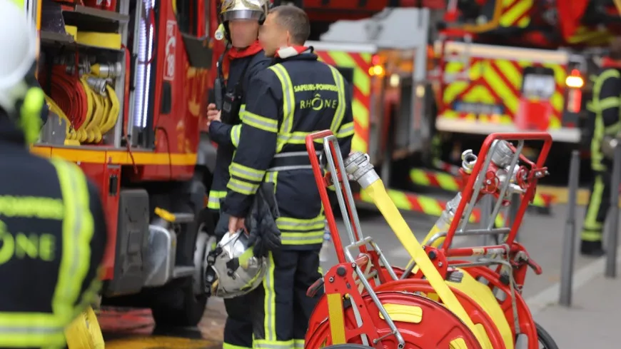 Près de Lyon : deux personnes s’extirpent des flammes de leur maison en feu