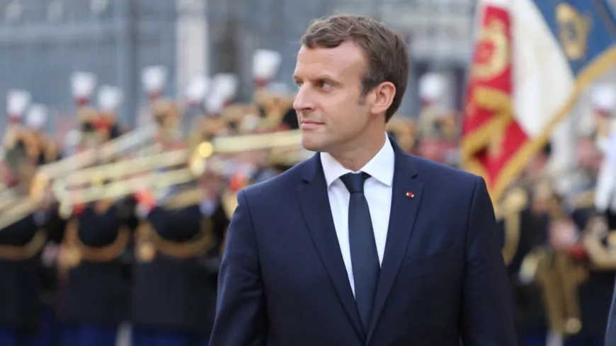 Présidentielle 2022 : Emmanuel Macron surfe sur la vague à Rochetaillée-sur-Saône