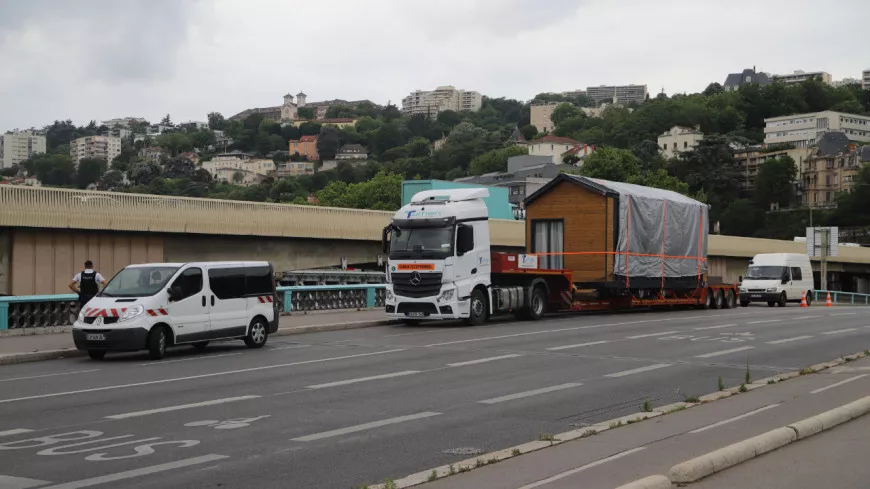 Lyon : hors-gabarit, un convoi exceptionnel bloqué avant le tunnel de Fourvière depuis lundi matin