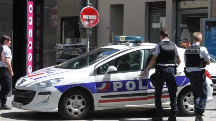 Lyon : il poignarde à la gorge l'homme qu'il accuse de pédophilie et se rend à la police