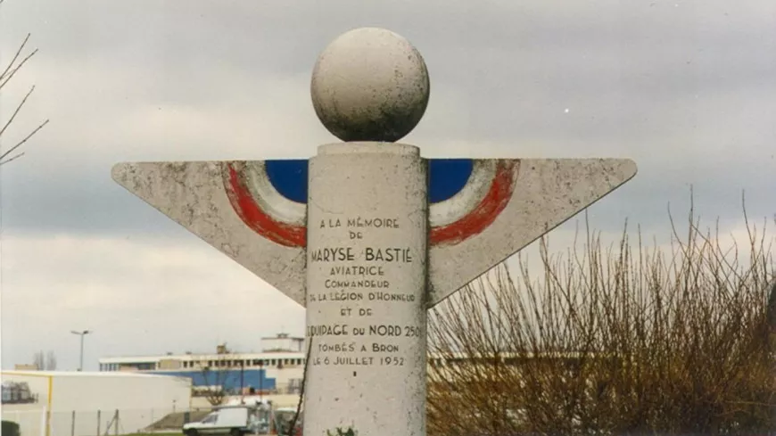 Près de Lyon : un hommage rendu à Bron, 70 ans après la mort de Maryse Bastié