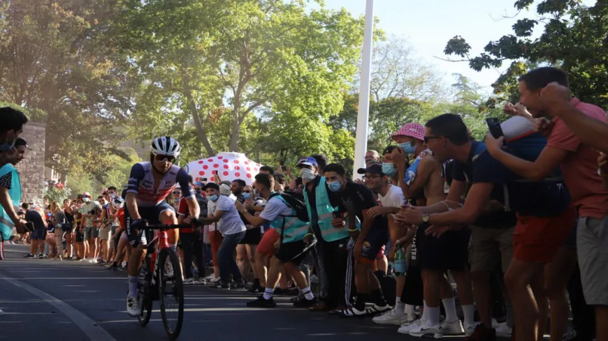 Passage du Tour de France dans le Rhône : les agents du Département mobilisés pour la sécurité des coureurs et du public