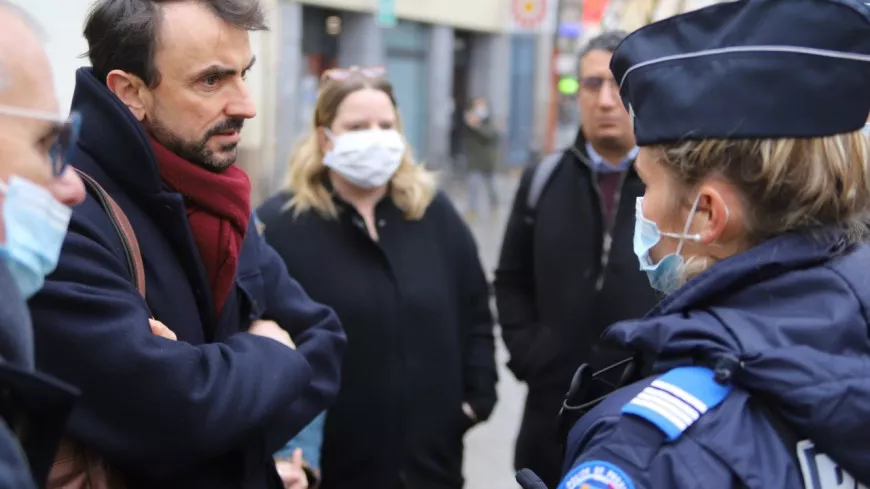 Agents lynchés à Lyon : pour Grégory Doucet, "rien ne peut justifier les violences exercées à l'encontre des policiers"