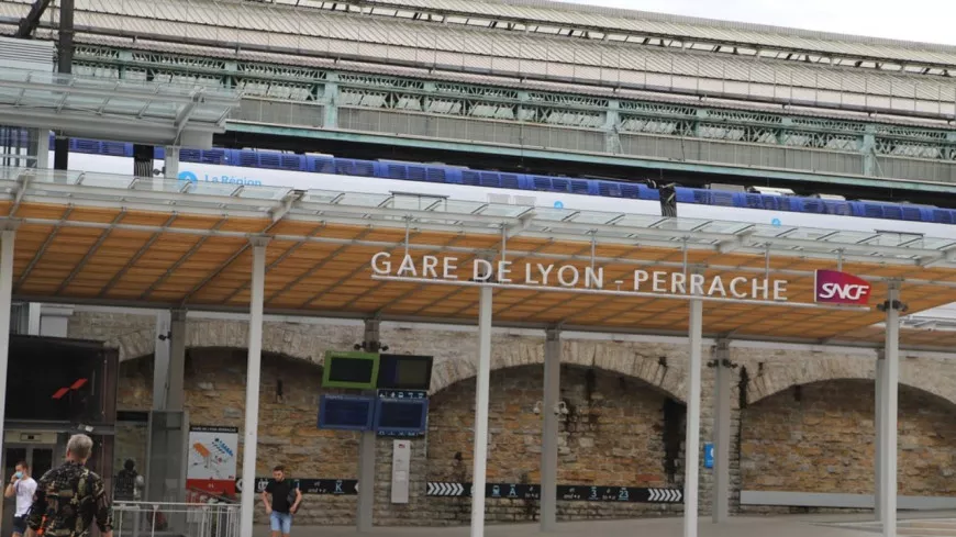 Près de 600 passagers bloqués dans un train en panne entre Lyon et Paris