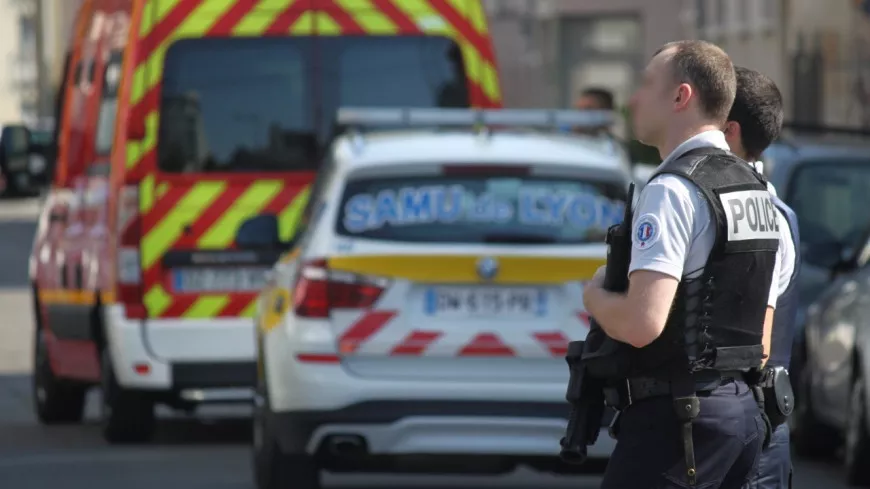 Près de Lyon : les policiers de la BAC sauvent in-extrémis une femme suicidaire à Vénissieux