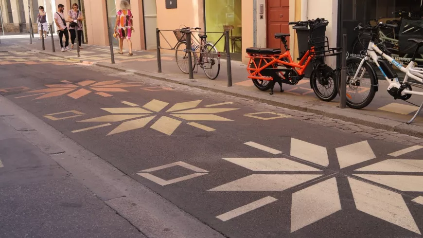 Lyon : de la peinture rue du Mail pour faire lever le pied aux automobilistes