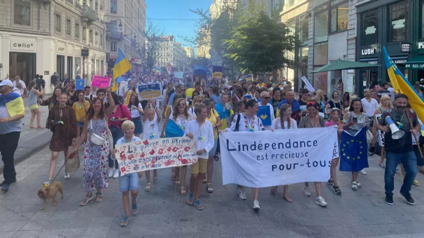 Lyon : des centaines de personnes défilent pour le jour de l'indépendance de l'Ukraine