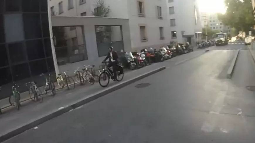 Lyon : il reproche au maire Grégory Doucet de ne pas interpeller les véhicules garés sur les pistes cyclables