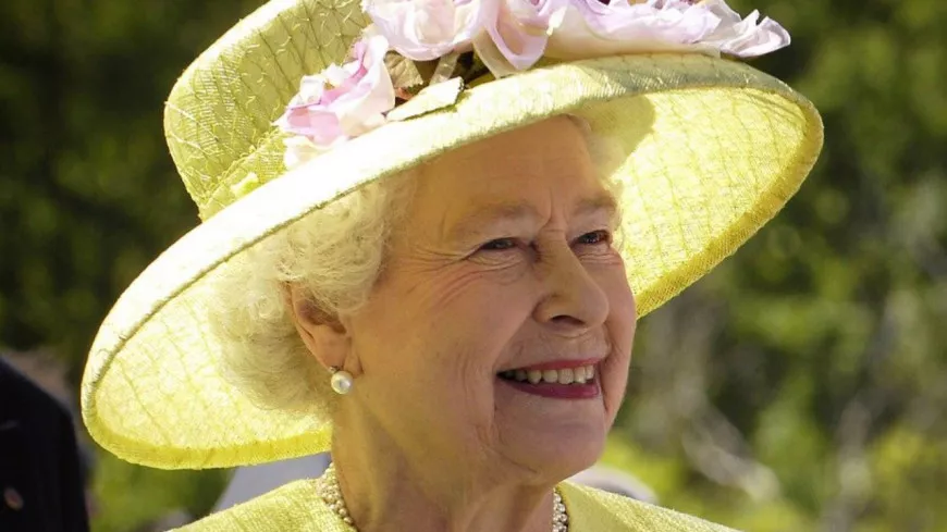 Mort de la Reine Elizabeth II  : "sa disparition marque un changement de monde" déclare le lyonnais Stéphane Bern