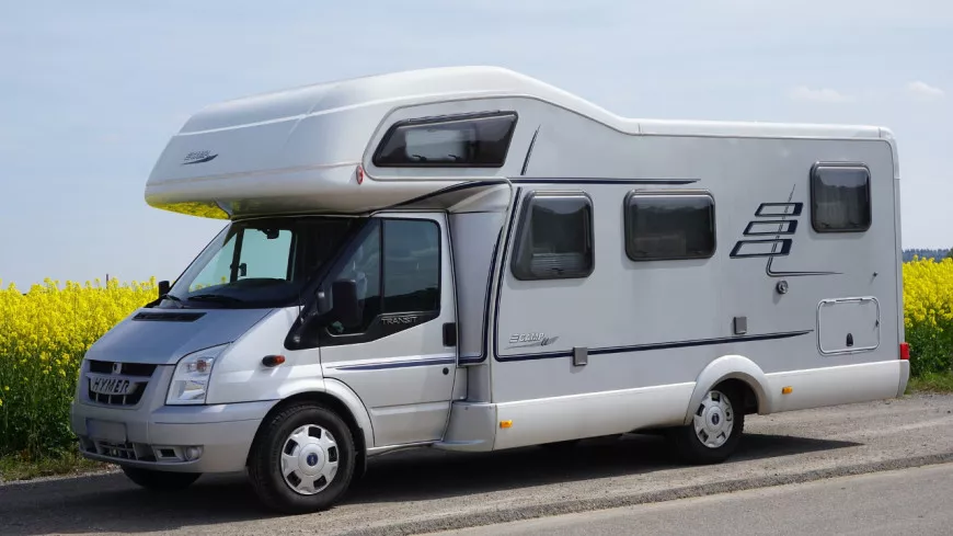Deux Villeurbannais et leur camping-car en reportage sur M6